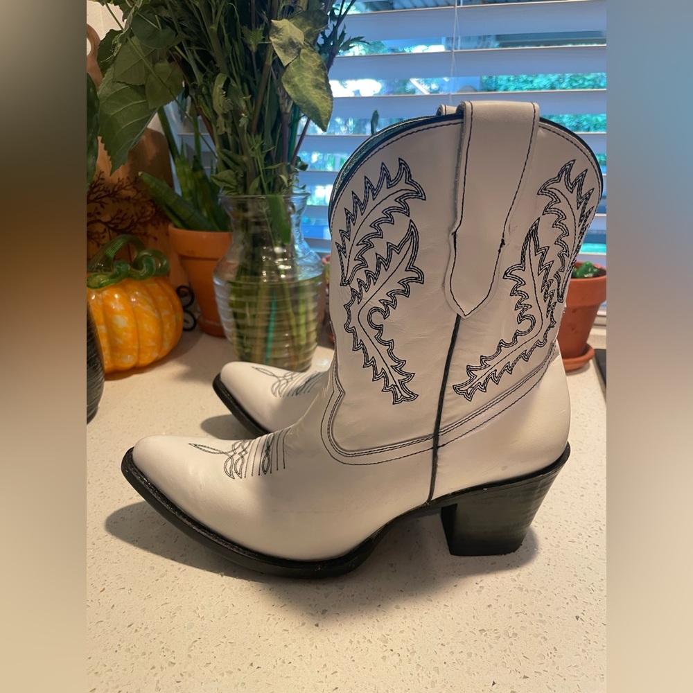 Corral boots size 10